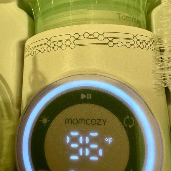 Momcozy Portable Bottle Warmer Double Leak-Proof Travel Bottle Warmer - Picture 7 of 7